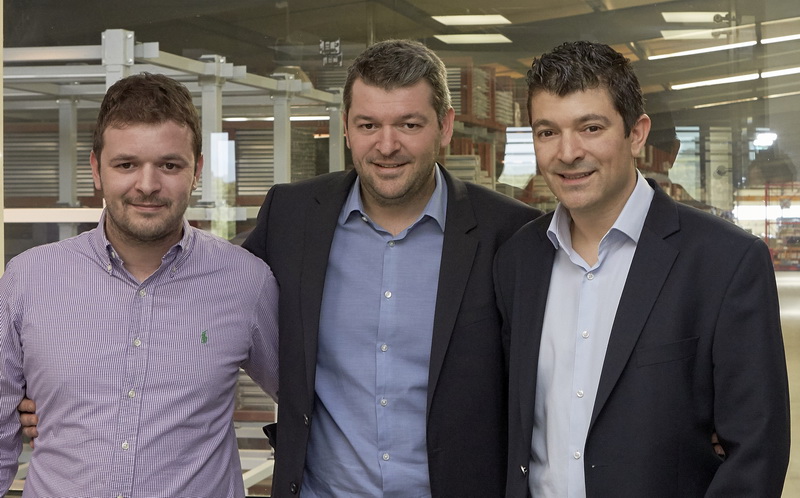 Η σκυτάλη της εταιρείας έχει περάσει πλέον με επιτυχία στη νέα γενιά. Από αριστερά, ο Βαγγέλης, ο Δημήτρης και ο Αργύρης.